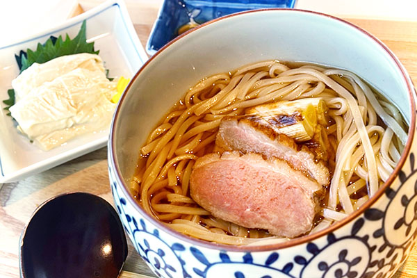 生湯葉刺しと鴨葱の地粉うどん